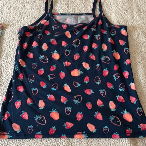 Tank tops - Picture 3 of 3